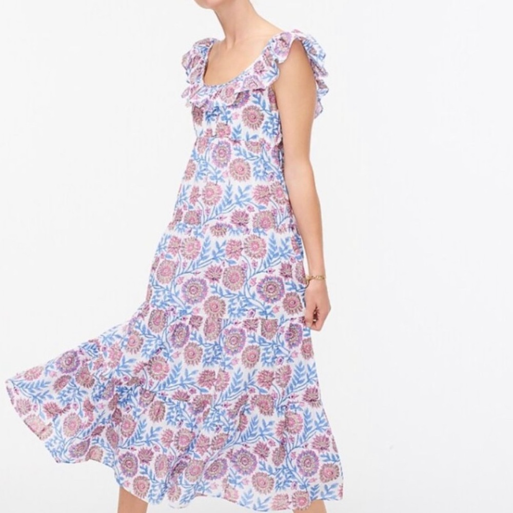 NWT | M | Tiered ruffleneck dress in floral vine block print